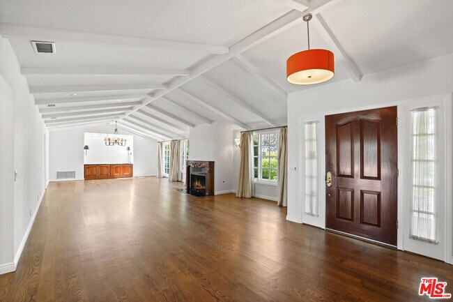 Foto del edificio - 3800 Encino Hills Pl