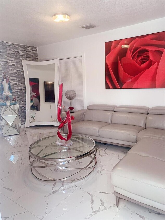 Foto principal - 1217 NW 99th St