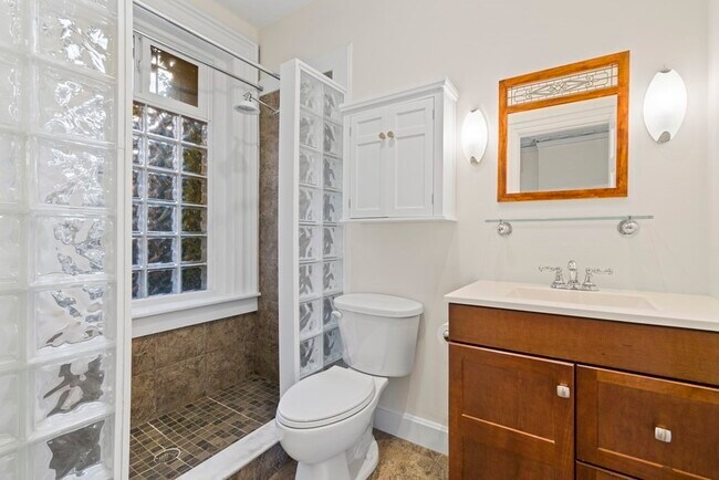 Building Photo - 589 Tremont St