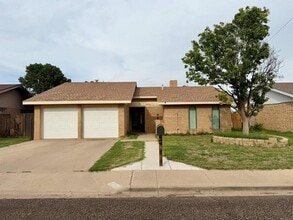 Building Photo - 8814 Holiday Dr