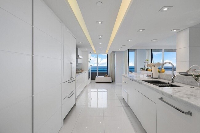 Building Photo - 3560 S Ocean Blvd