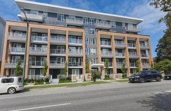 Building Photo - 6933 Cambie St