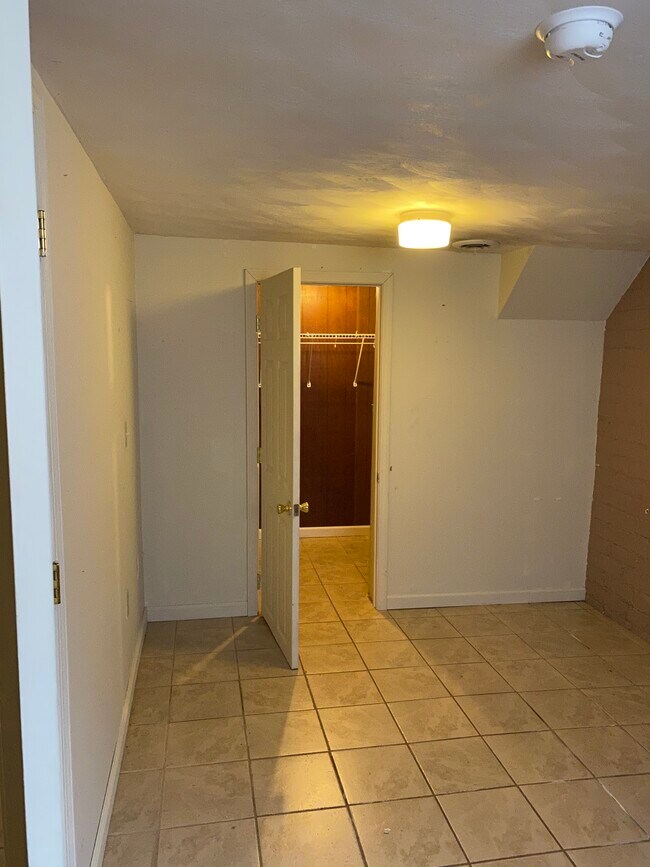 Bedroom - 74 N High St