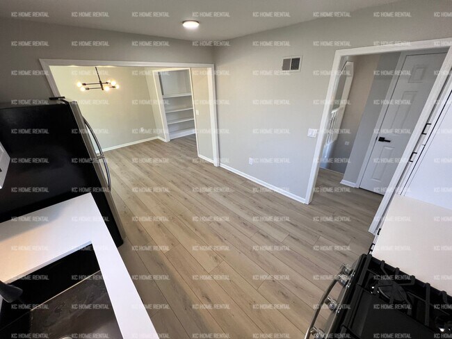 Foto del edificio - Beautiful 4 bedroom 3 bath home in Olathe, KS