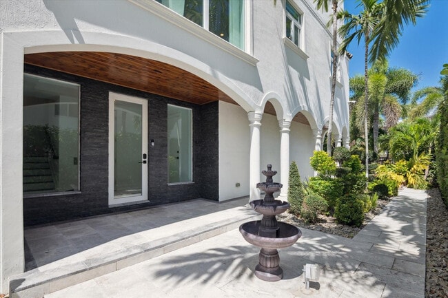 Building Photo - 55 Isle of Venice Dr