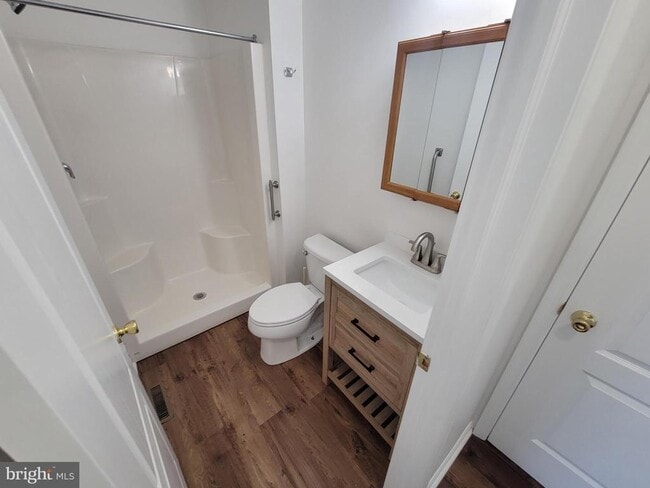 Building Photo - 4 Coolidge Ct