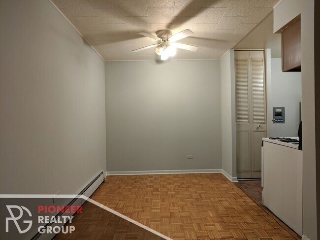 Foto del edificio - 510 W Briar Pl