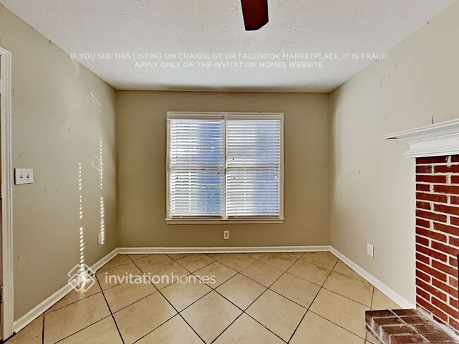 Building Photo - 3925 Riversong Dr NW