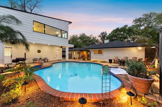 Building Photo - 5511 Queensloch Dr