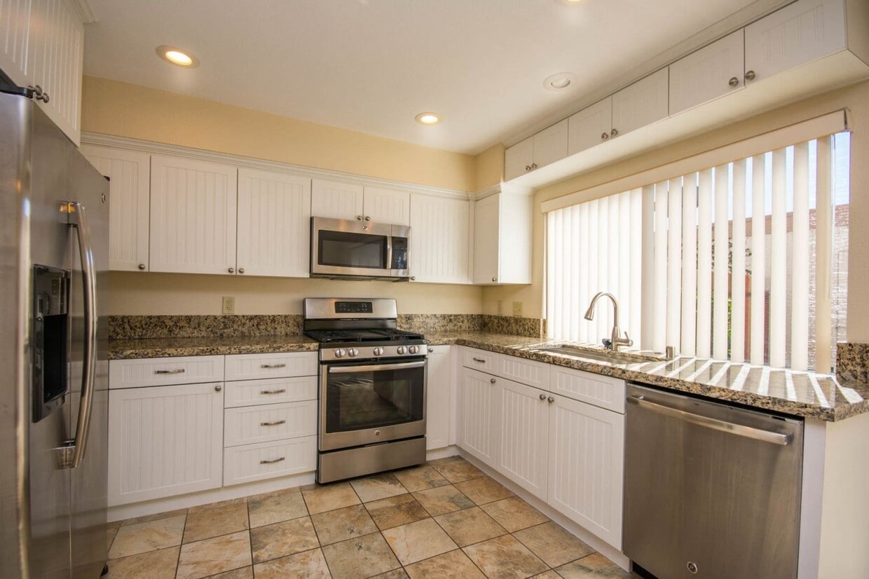 Primary Photo - Spacious 3BR Condo with Pool View in Tangl...