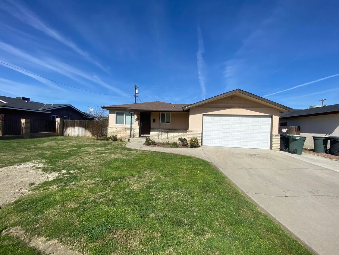 Primary Photo - 3 bedroom 2 bath and Move in Ready in Lemo...