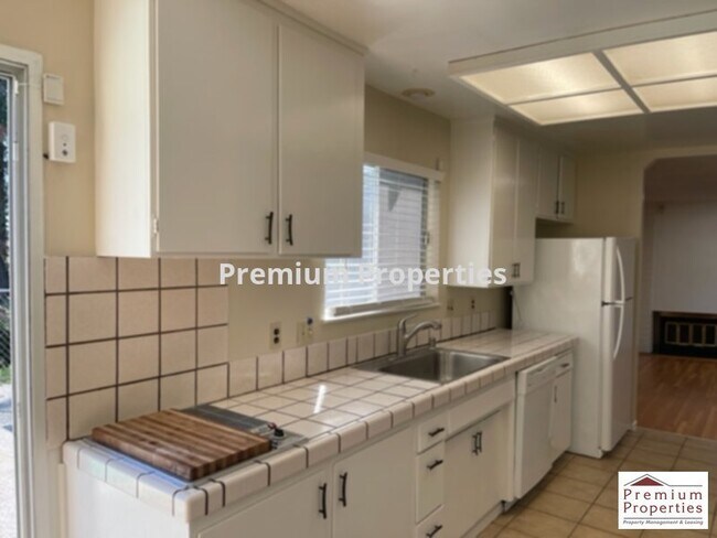 Building Photo - 1354 Bodega Pl