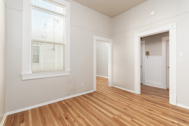 Building Photo - 947 Geary St