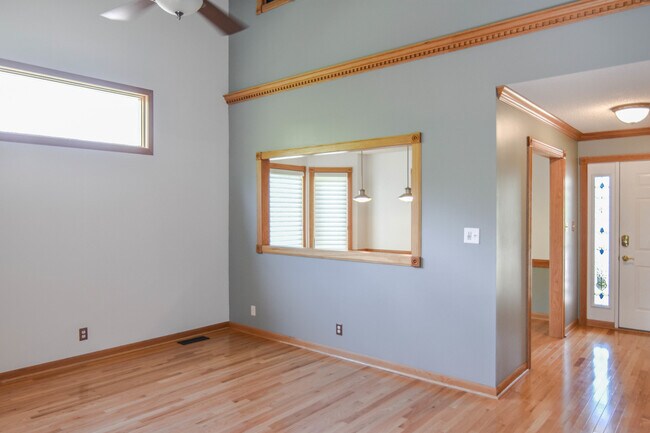 Building Photo - Pet Friendly Three Bedroom!