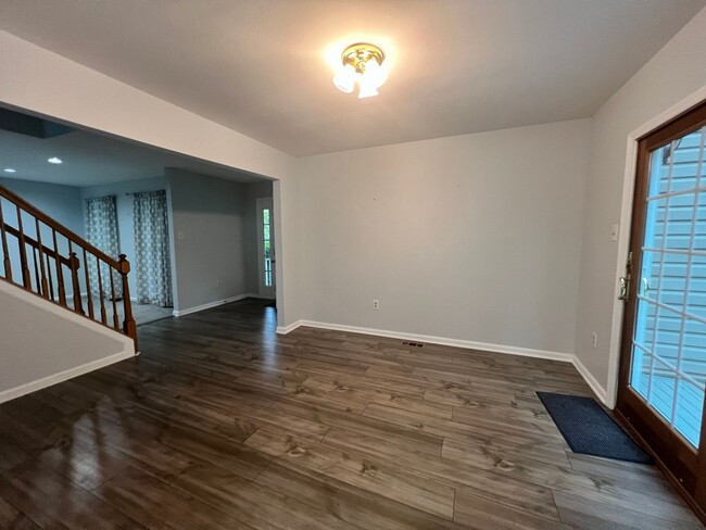 Building Photo - Beautiful 4 BR/3.5 BA Single-Family Home i...