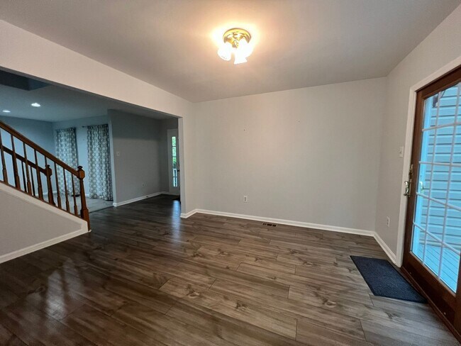 Foto del edificio - Beautiful 4 BR/3.5 BA Single-Family Home i...