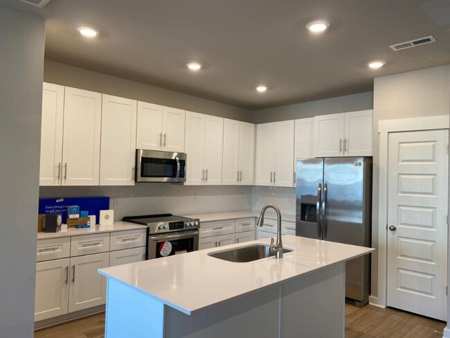 Building Photo - 4521 Sardius Dr