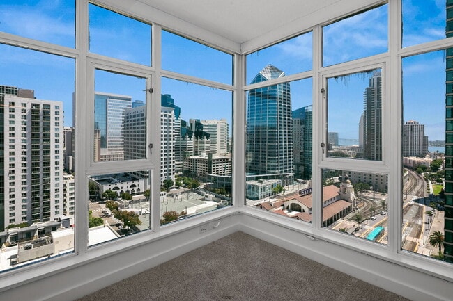 Building Photo - "Stylish 1-Bedroom Condo with Stunning Views in Vibrant San Diego!"