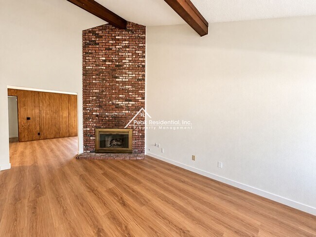 Foto del edificio - 8768 Mellowdawn Way
