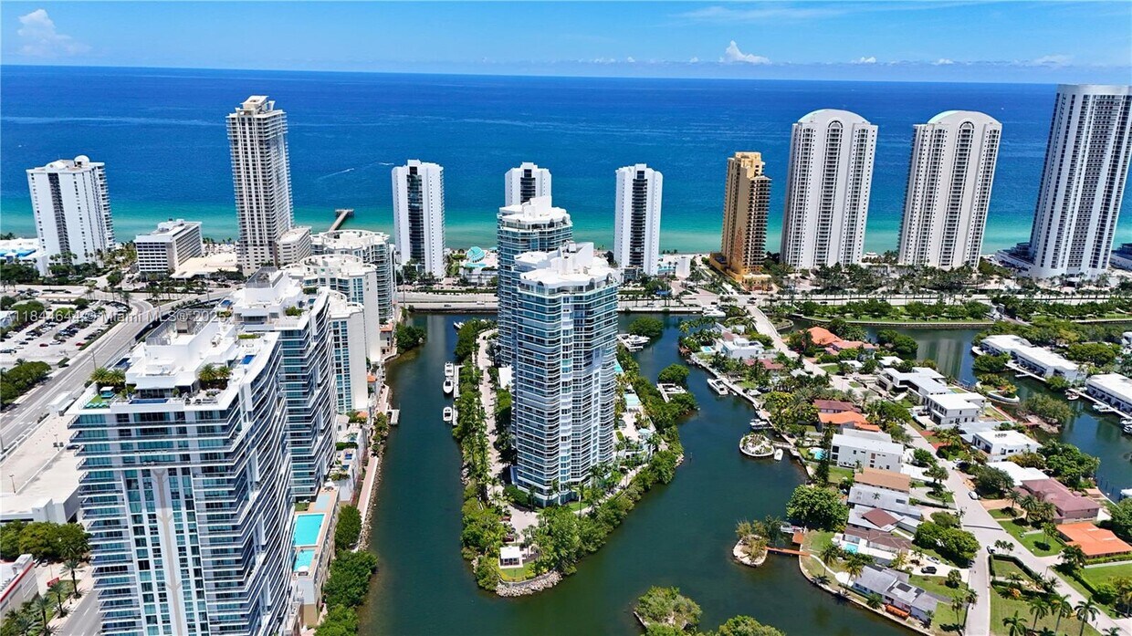 Primary Photo - 16500 Collins Ave