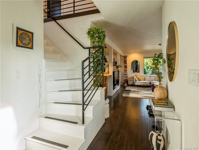 Building Photo - 6 Digger Phelps Ct