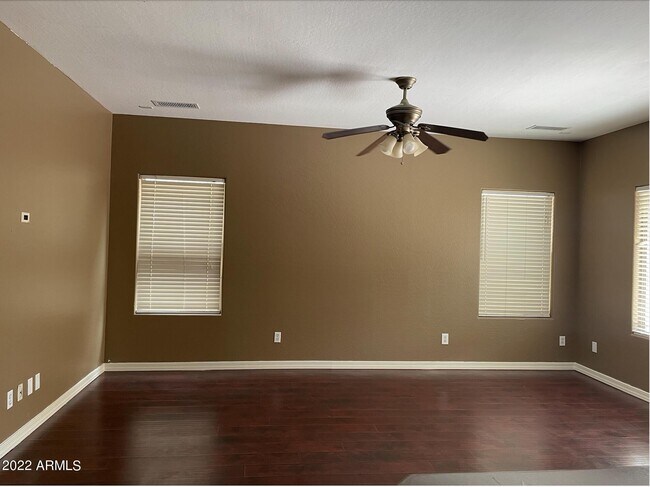 Building Photo - 2037 W Marconi Ave