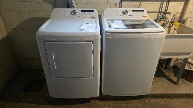 Building Photo - 7318-7320 Wakefield Ave