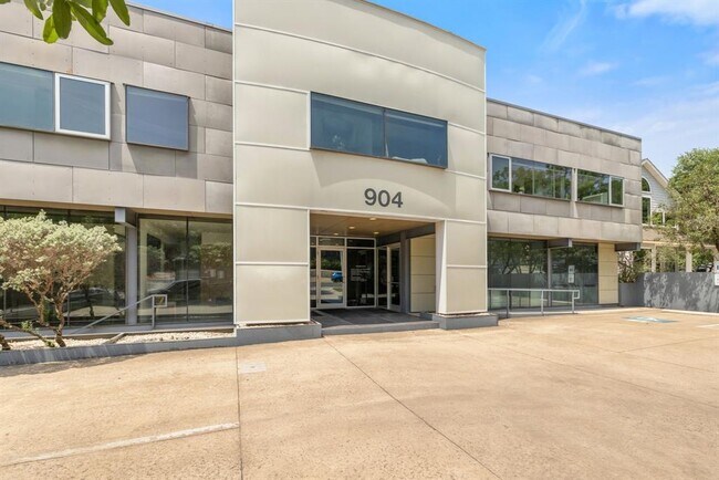 Building Photo - 904 West Ave