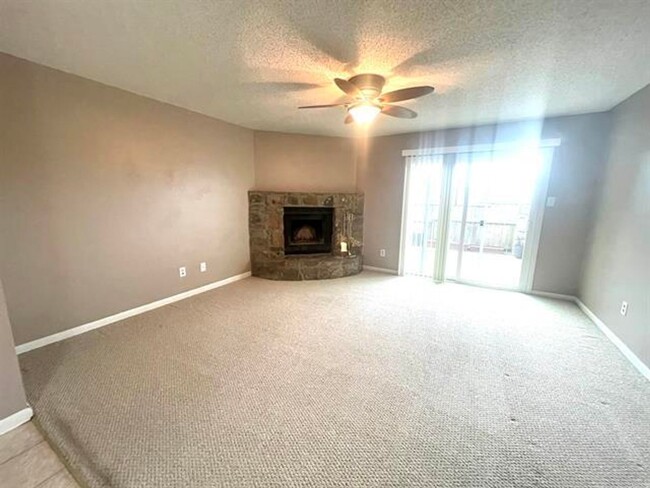 Building Photo - Perfect Maumelle 2 bedroom Condo!