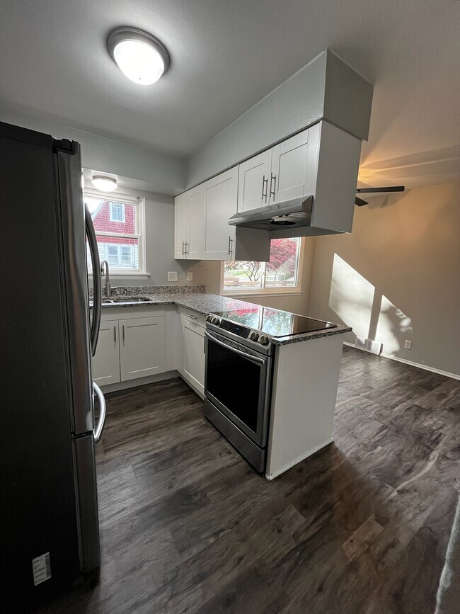 Foto del edificio - 6619 Hillside Ln