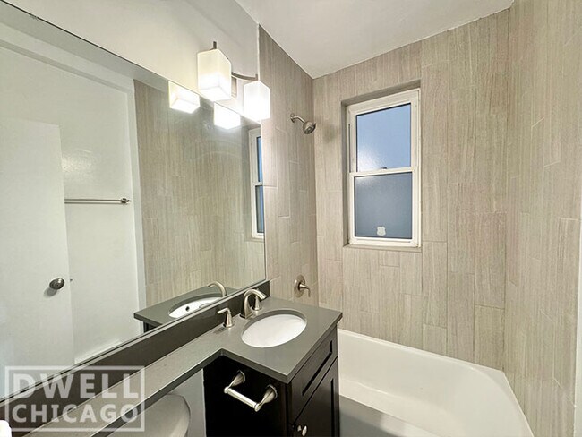 Foto del edificio - 501 W Belmont Ave