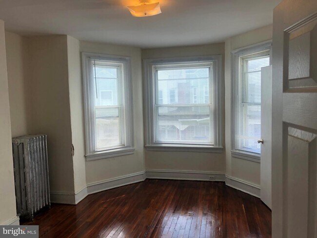 Foto del edificio - 5833 Webster St