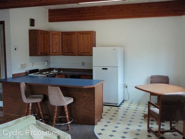 Foto del edificio - 2493 Badger Rd