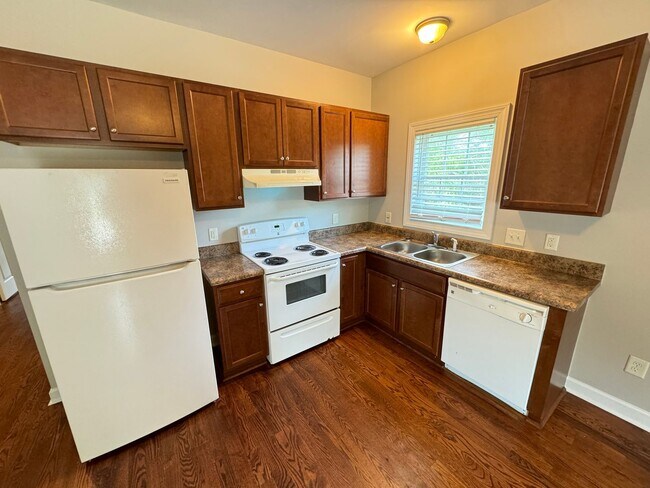 Building Photo - Charming 1 Bed/1 Bath Duplex Near Downtown...