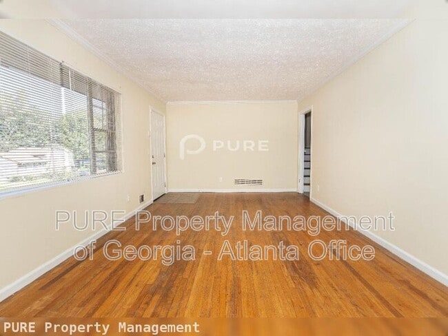 Building Photo - 951 Majesty Ln