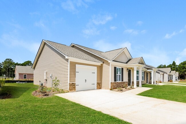 Building Photo - 475 Conifer St