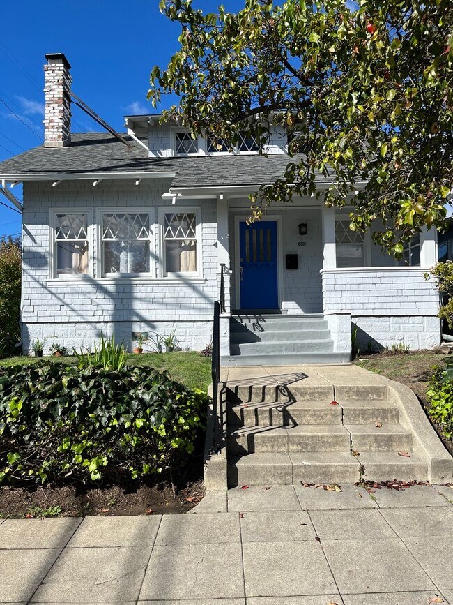 Foto del edificio - Beautiful Centrally Located Rockridge Craf...