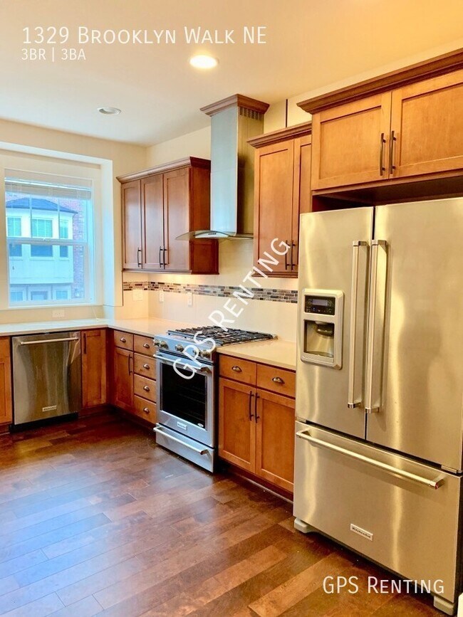 Building Photo - Stylish and Sleek Townhome in Issaquah!