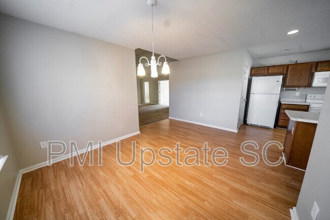 Building Photo - 335 Monti Dr