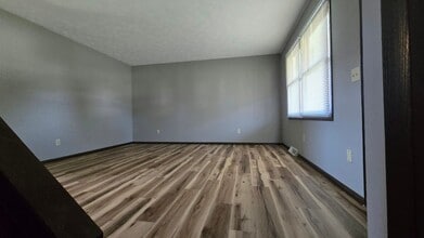Building Photo - 1084 Baier Ave