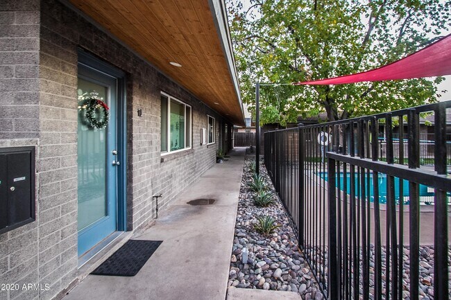 Building Photo - 402 S Beck Ave