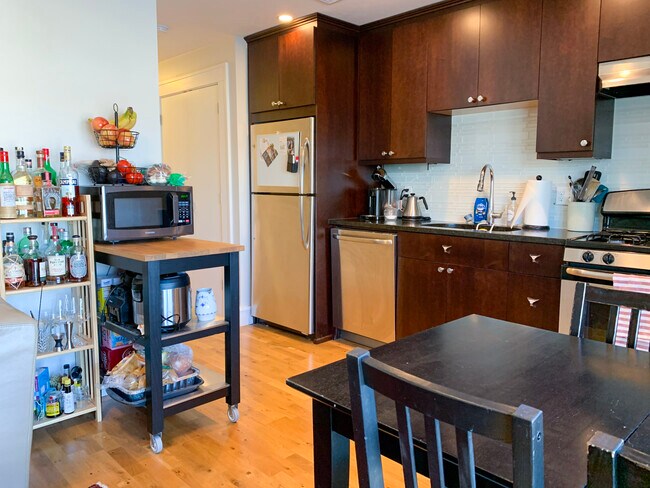 Kitchen / Living Area - 126 Charles St