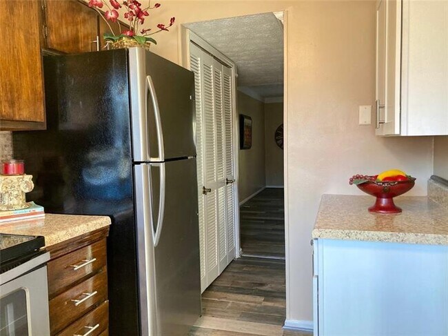 Building Photo - 2510 Hidden Cove Ct