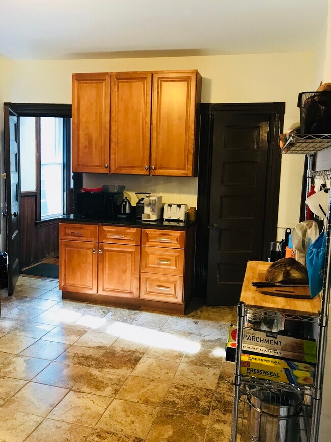 Building Photo - 83 Brook St