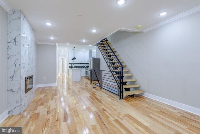 Foto del edificio - 2341 Dickinson St