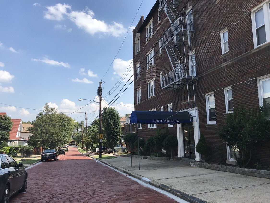 31 75th St, North Bergen, NJ 07047 Condo for Rent in North Bergen, NJ