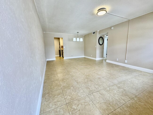 Foto del edificio - 10008 Twin Lakes Dr