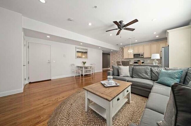 Building Photo - 37 Coffey St