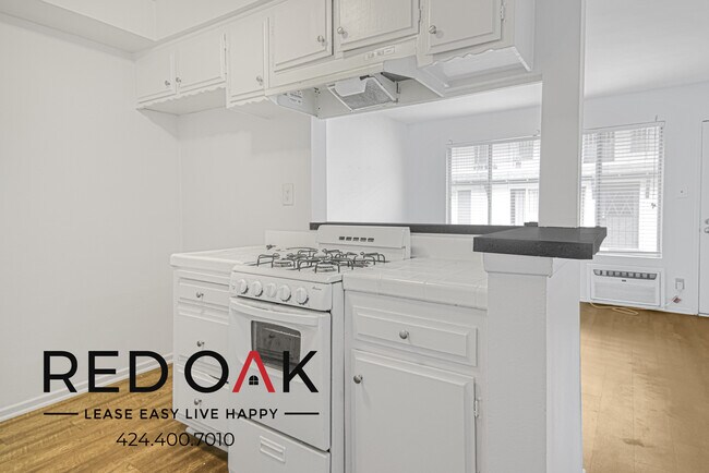 Building Photo - Serene One Bedroom Walk-Up with Wall-Mount...
