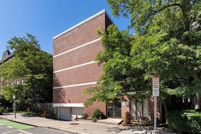 Foto del edificio - 1691 Cambridge St